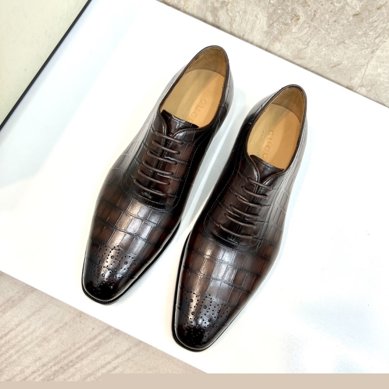 G*u*i leather shoes